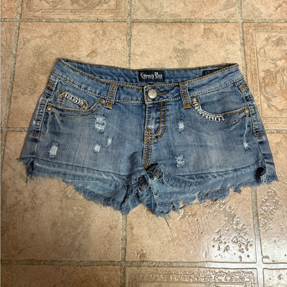 Shorts - Picture 1 of 3